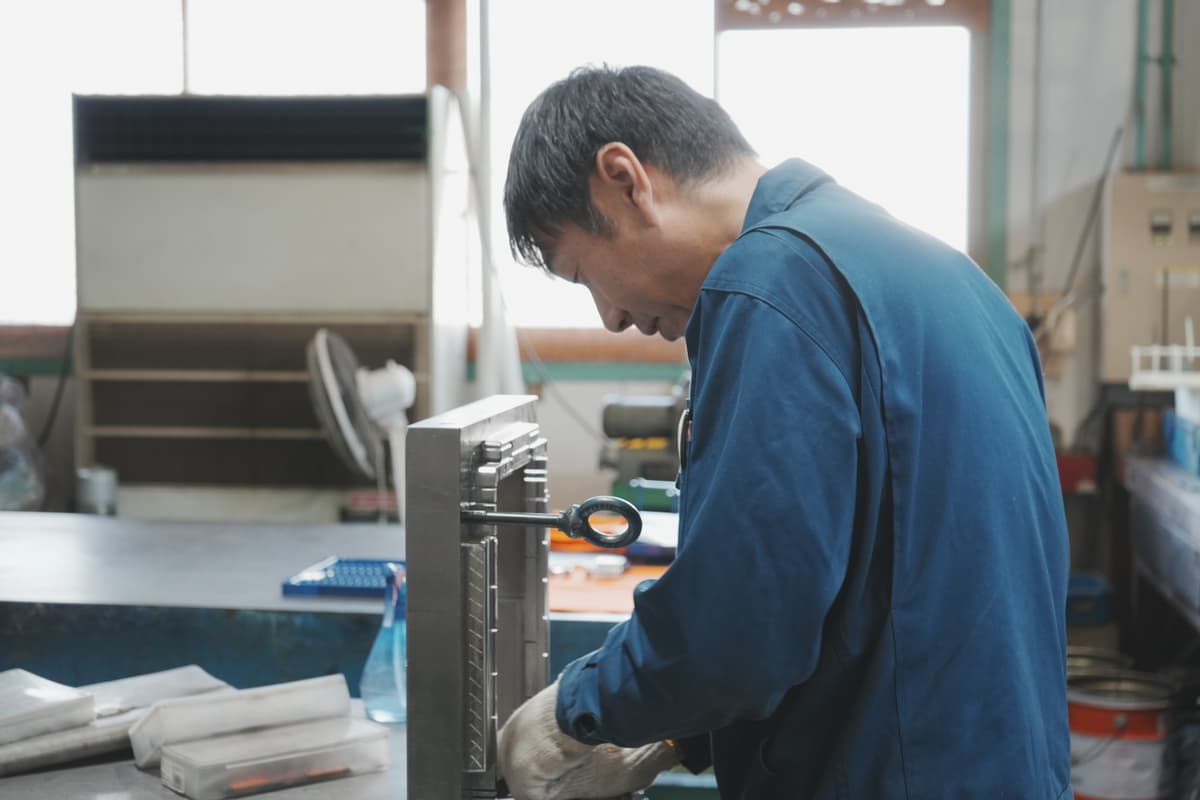 「 設備 」 ─ 高精度を実現する最新鋭の加工環境